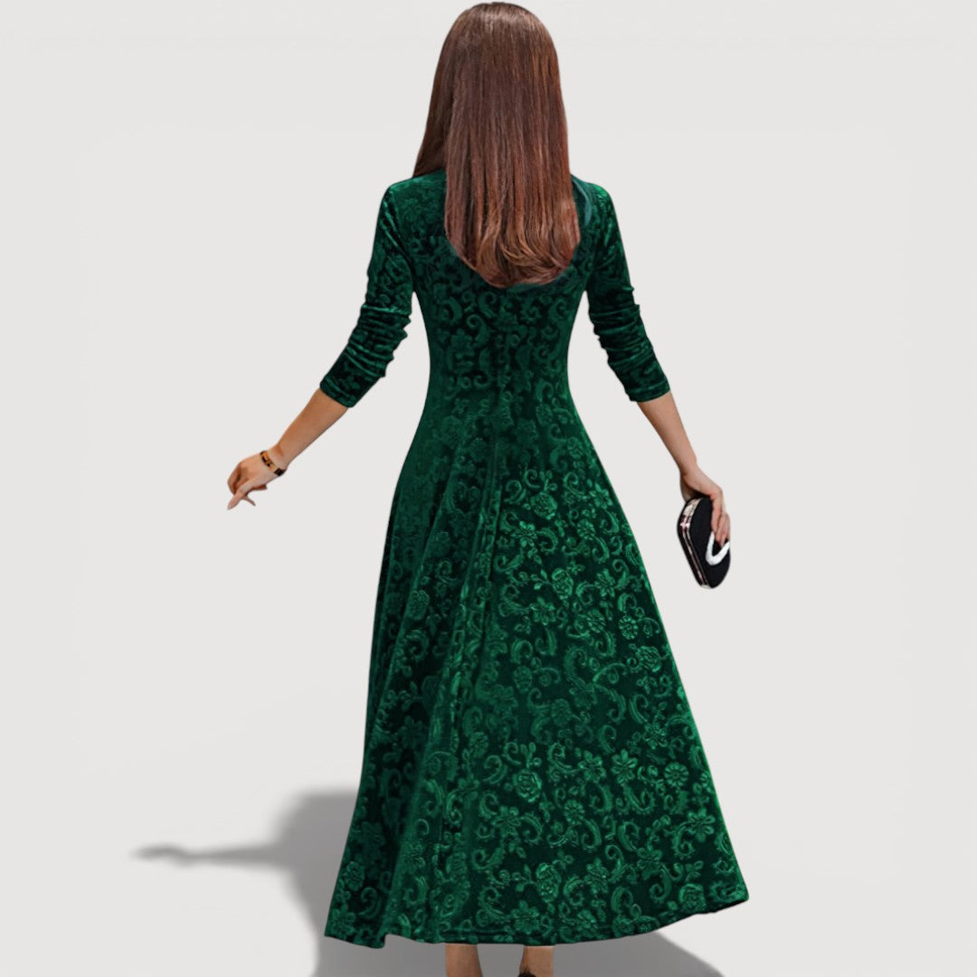 Lola – Elegant Velvet Dress
