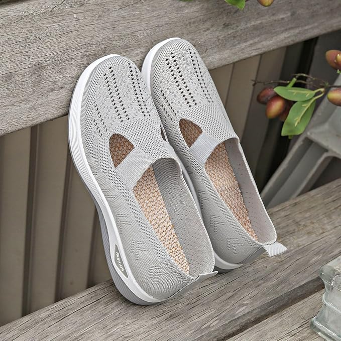 STRIDEKNIT™ - WOMEN'S SHOES WITH FLEXIBLE COMFORT